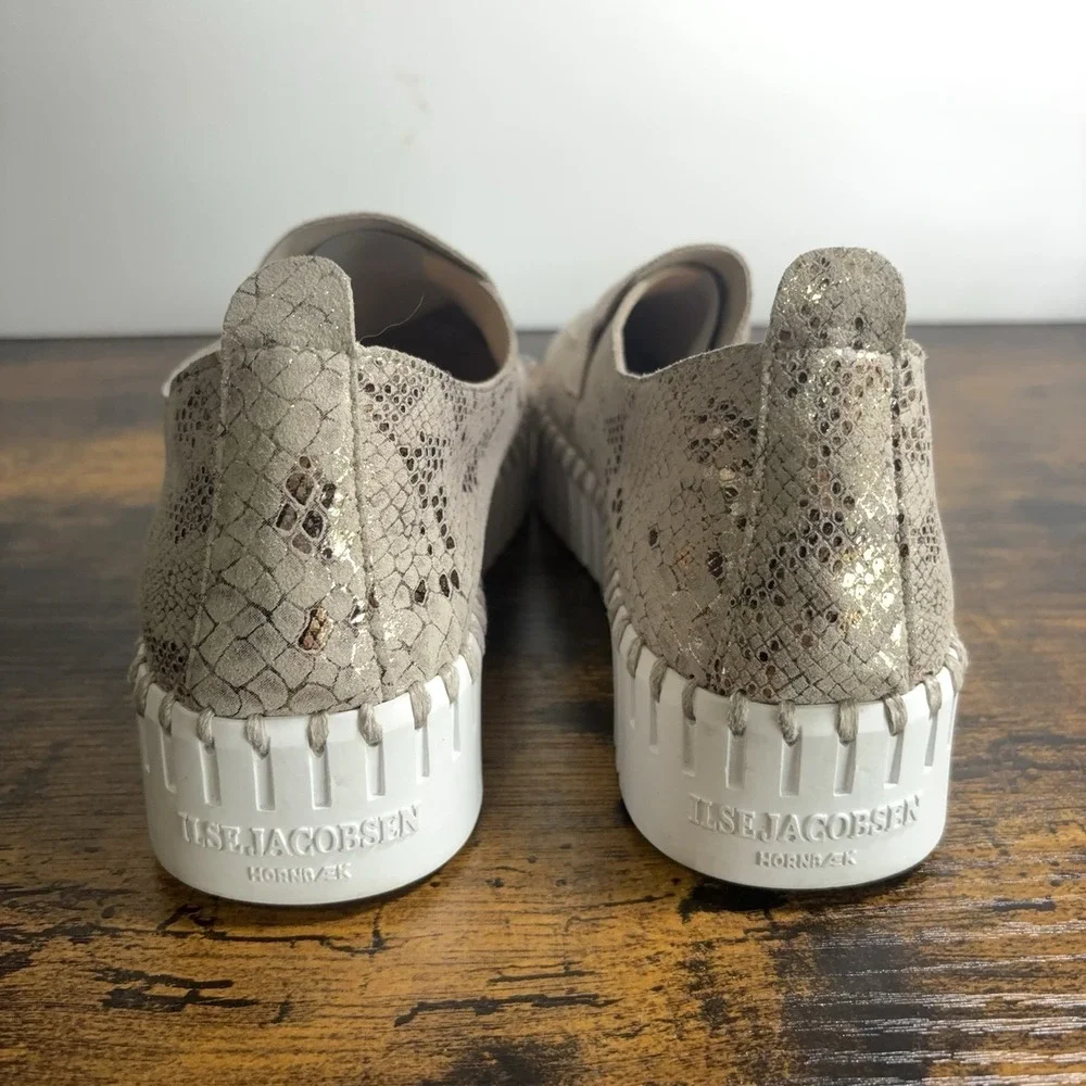Isle Jacobson Tulip Loafers Sneakers Womens Sz 7 Wheat Gold Metallic Reptile